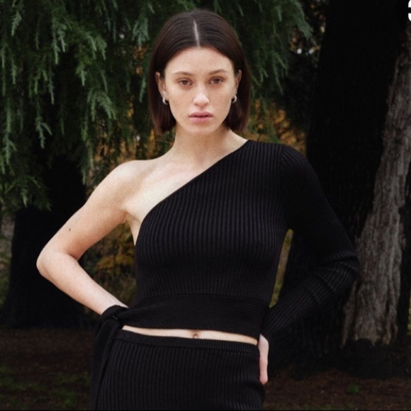 NWT RARE AYA MUSE Zircon Asymmetric Ribbed Knit Top in Black Size Extra Small - Picture 1 of 4